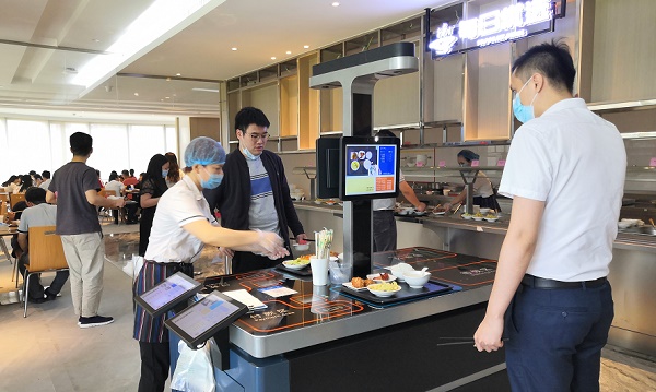 智慧食堂刷臉結(jié)算臺(tái)：人臉識(shí)別支付更加方便！