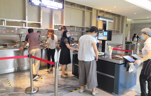 智慧食堂刷臉結(jié)算臺(tái)：人臉識(shí)別支付更加方便！